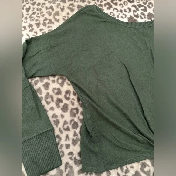 Abercrombie & Fitch Soft Wide Neck Tie Front Top in Green Size Medium - Picture 11 of 16